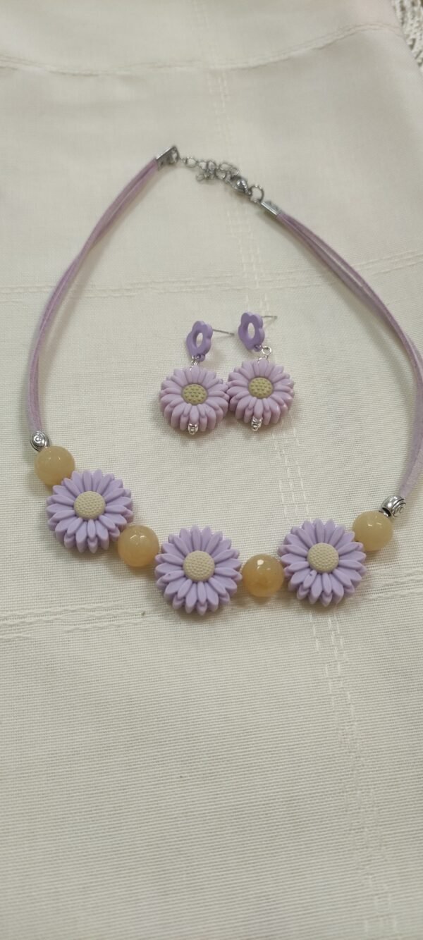 LILA FLOWER