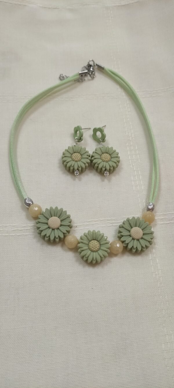 GREEN FLOWER
