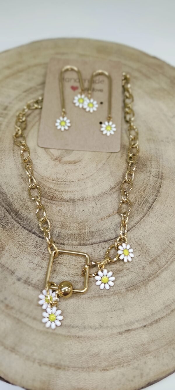 WHITE FLOWER
